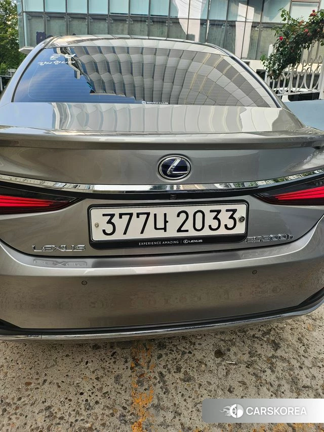 Lexus ES300h 7th generation 2022 Жемчужный цвет из Кореи, фото 4