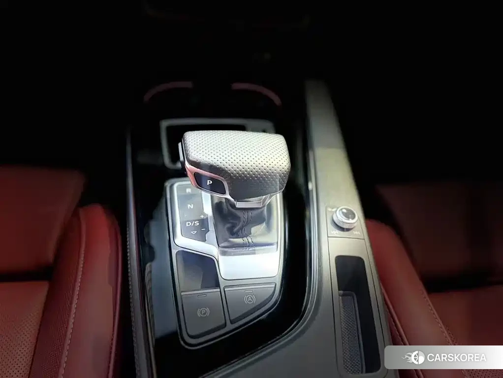 Audi A4L id 4601799 из Китая 15