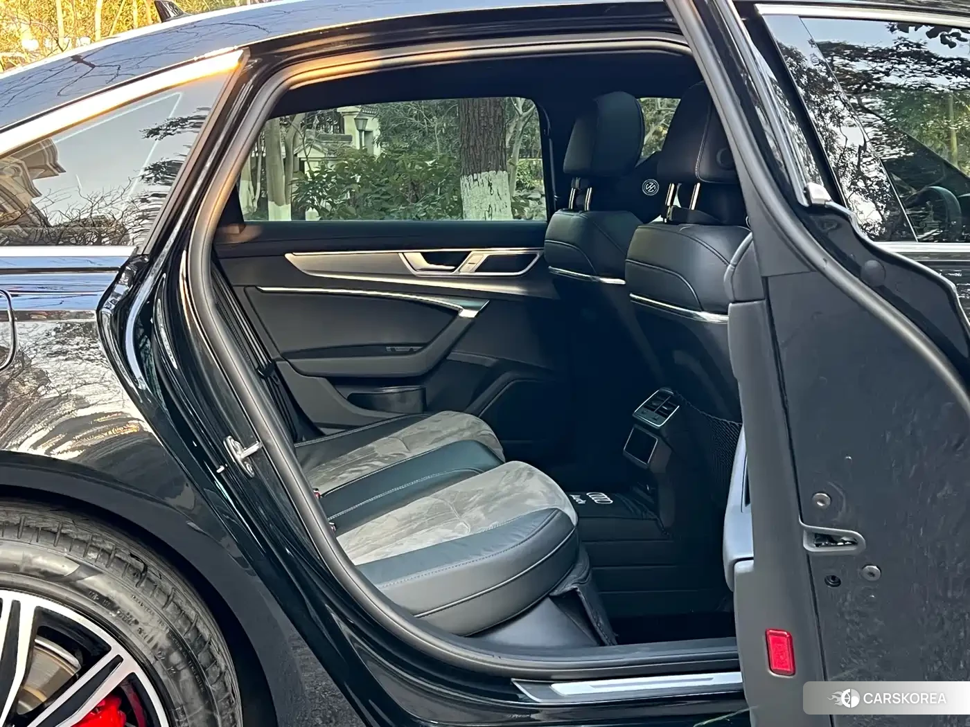 Audi A6L id 4545721 из Китая 18
