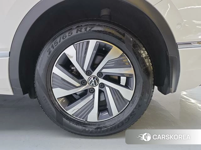 Volkswagen Tiguan L PHEV id 4222349 из Китая 14