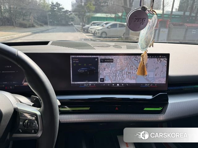 BMW 5 Series (G60) 2024 Черный из Кореи, фото 4