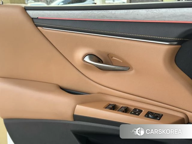 Lexus ES id 3993422 из Китая 8