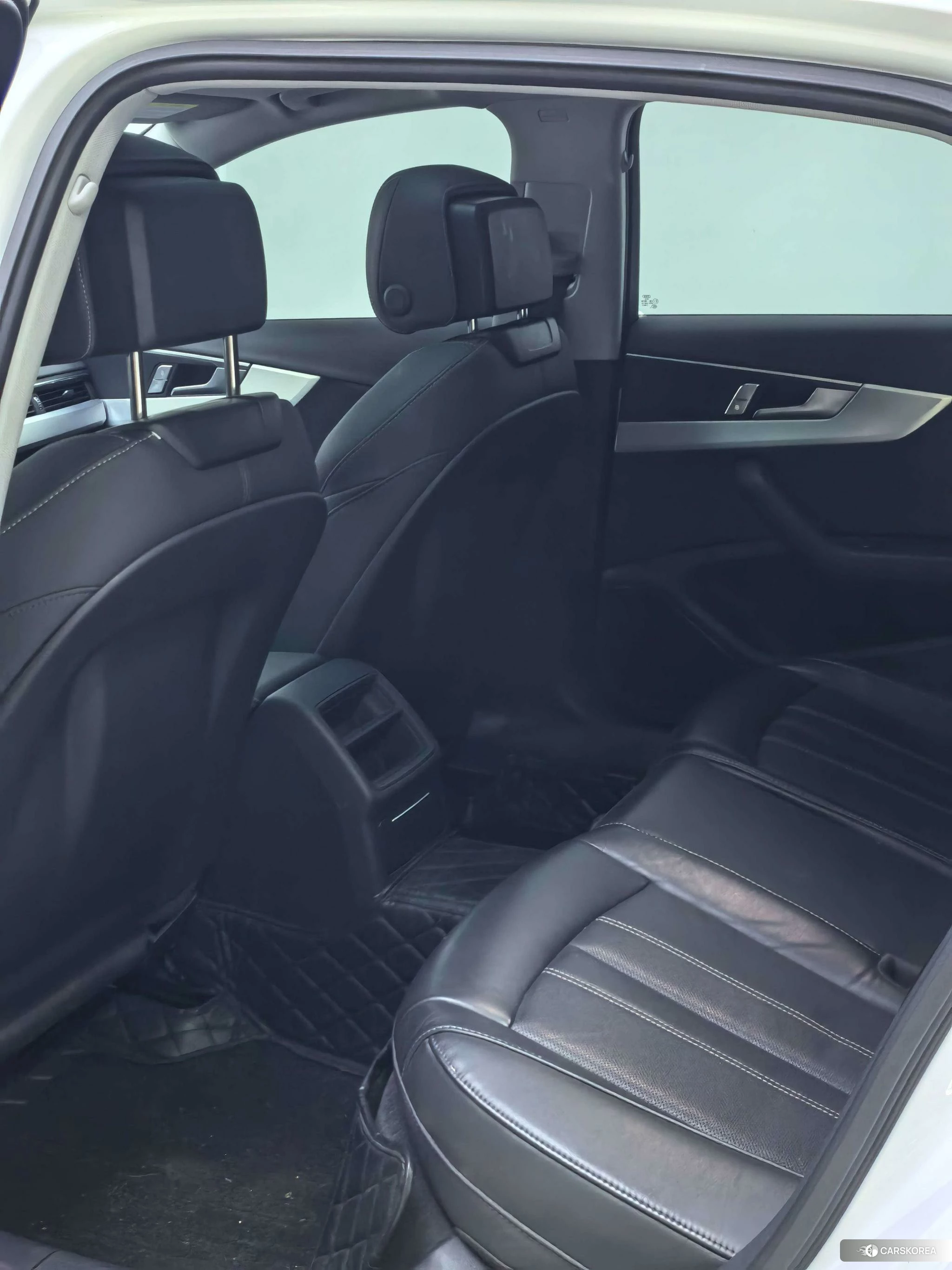 Audi A4L id 4426833 из Китая 9