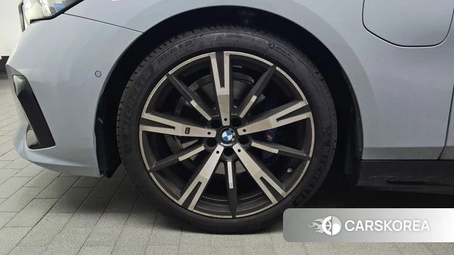 BMW 5 Series (G60) id 4532956 из Кореи 26