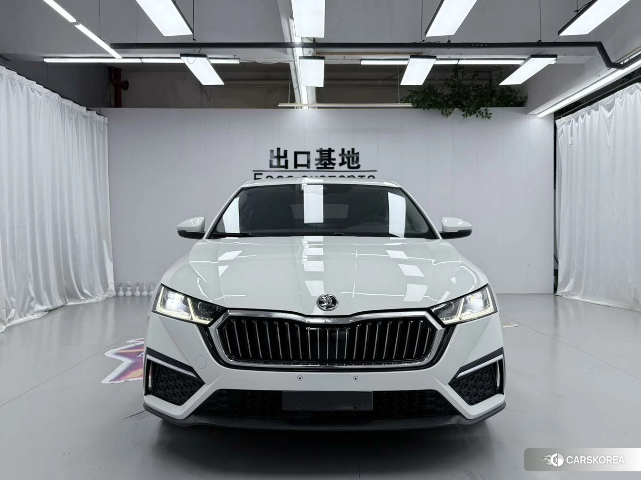 Skoda Octavia 2022 Белый из Китая, фото 4