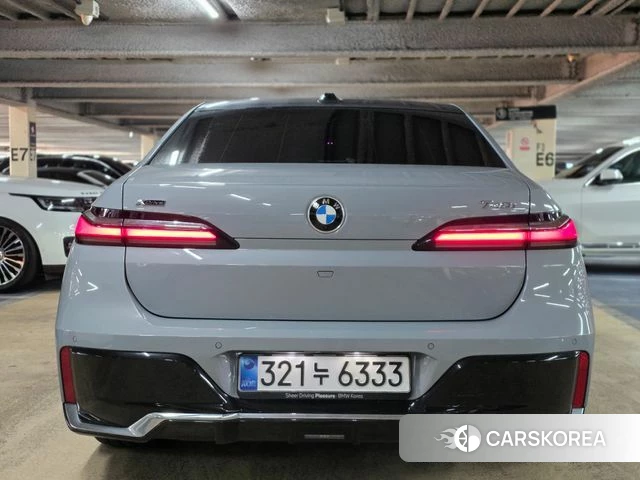 BMW 7 Series (G70) 2025 Серебристо-серый из Кореи, фото 5