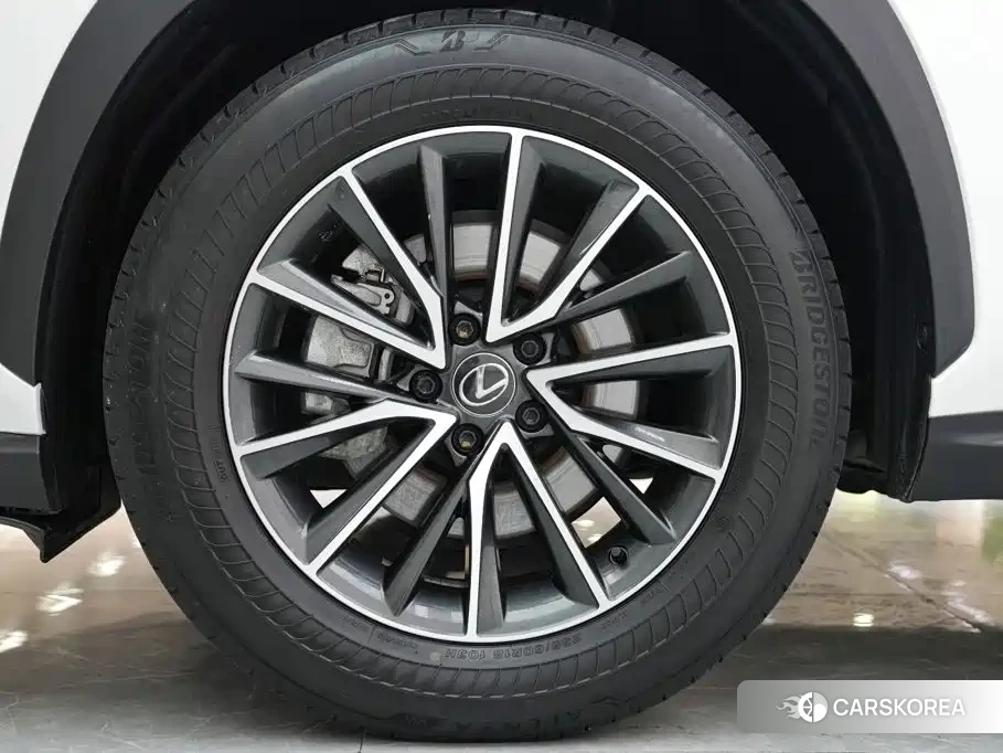 Lexus NX id 4628084 из Китая 11