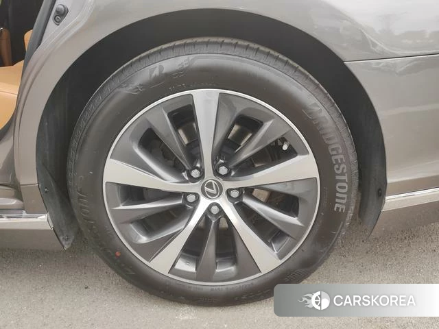 Lexus LS id 4261867 из Китая 23