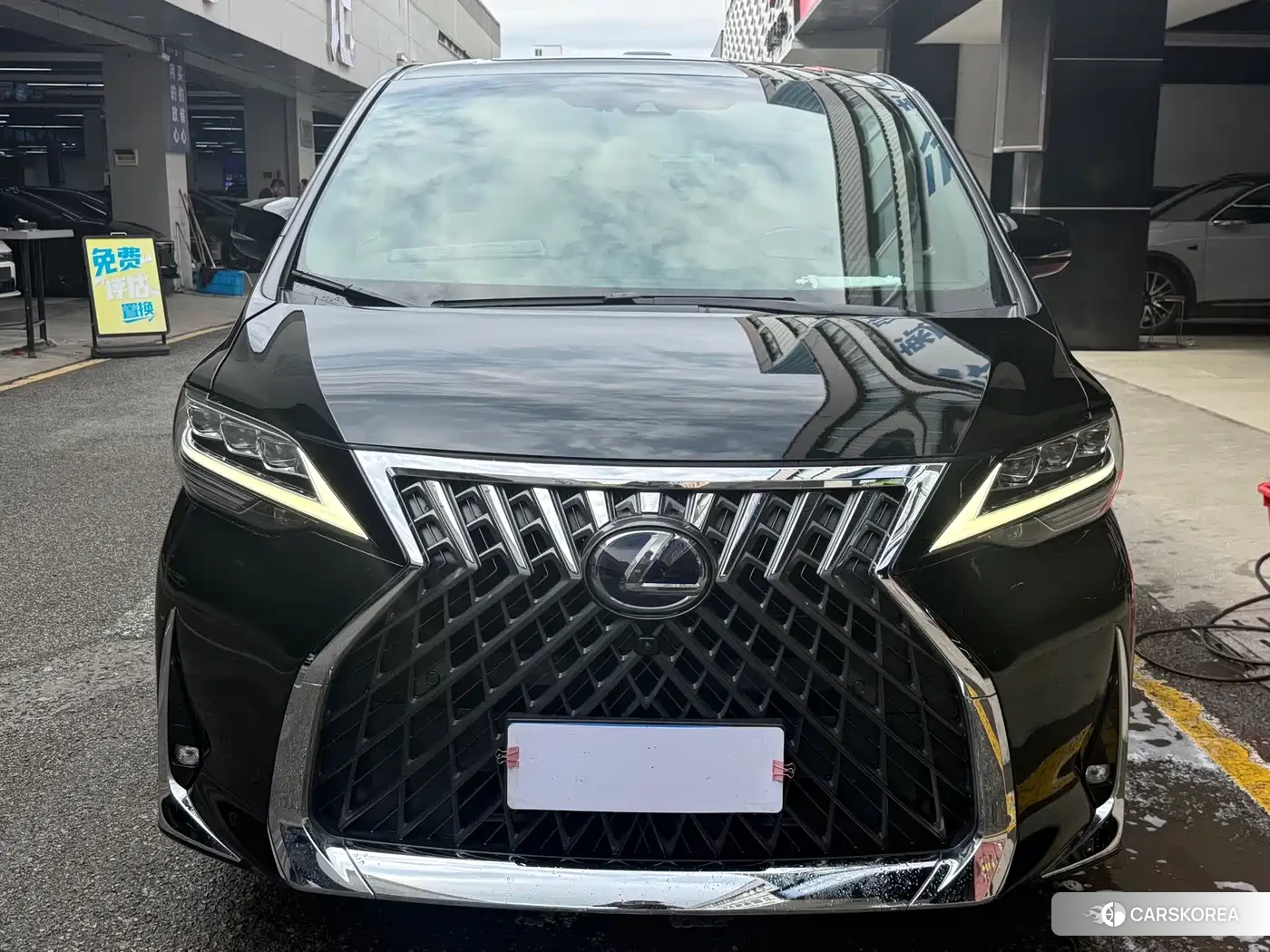 Lexus LM id 4577646 из Китая 9
