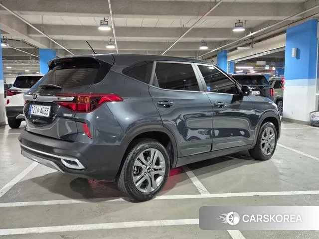 Kia Seltos 2021 Серый из Кореи, фото 4