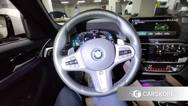 BMW 5 Series (G30) 2023 Белый из Кореи, фото 4