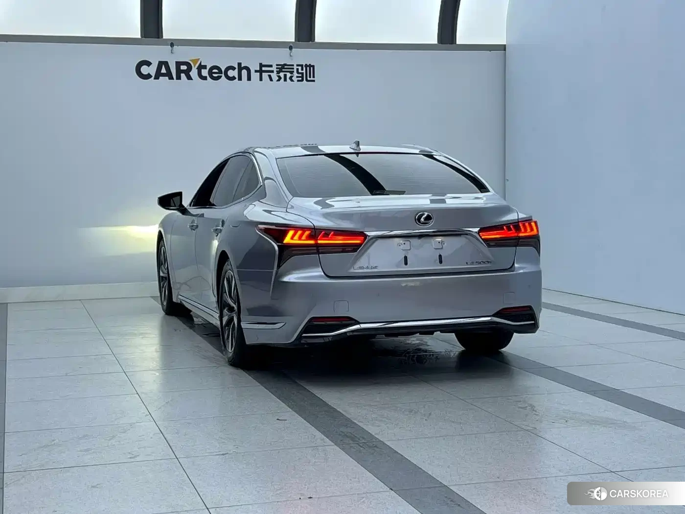 Lexus LS 2022 Silver/gray из Китая, фото 6