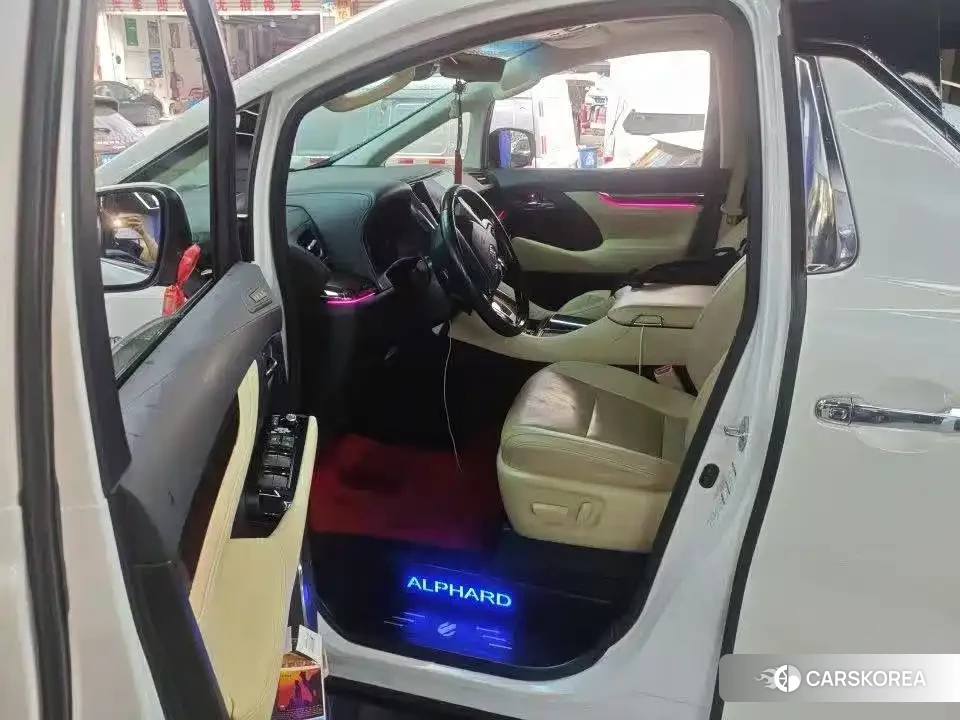 Toyota Alphard 2022 Белый из Китая, фото 4