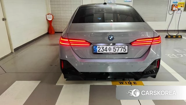 BMW 5 Series (G60) 2025 Коричневый из Кореи, фото 4