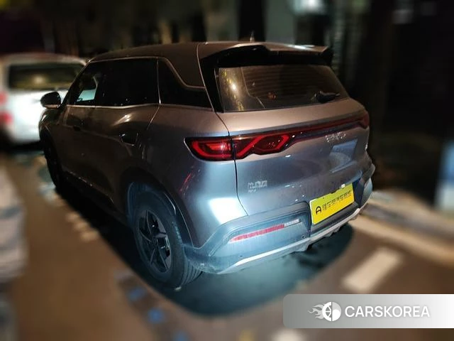 BYD Yuan UP 2024 Темно-серый из Китая, фото 4