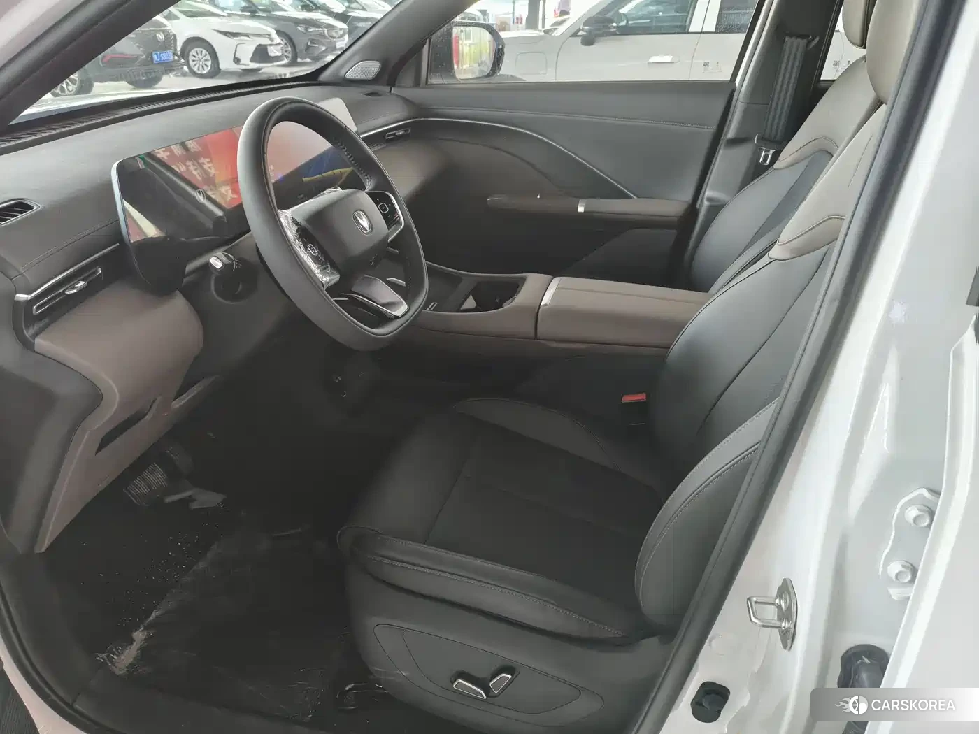 Chang'an CS55PLUS PHEV 2026 Белый из Китая, фото 4