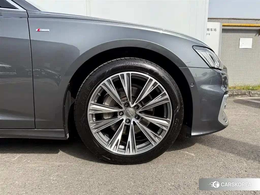 Audi A6L id 4601824 из Китая 14