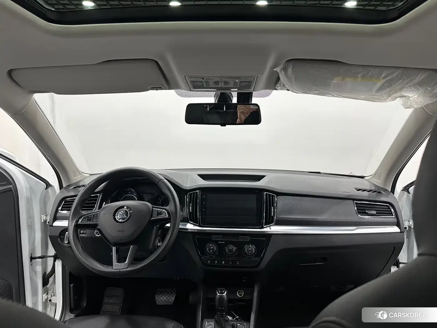 Skoda Komick 2023 Белый из Китая, фото 4