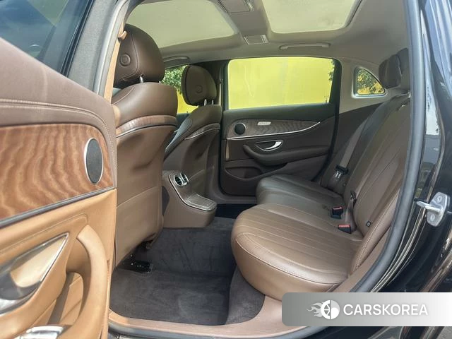 Mercedes-Benz E-class id 4265970 из Китая 10