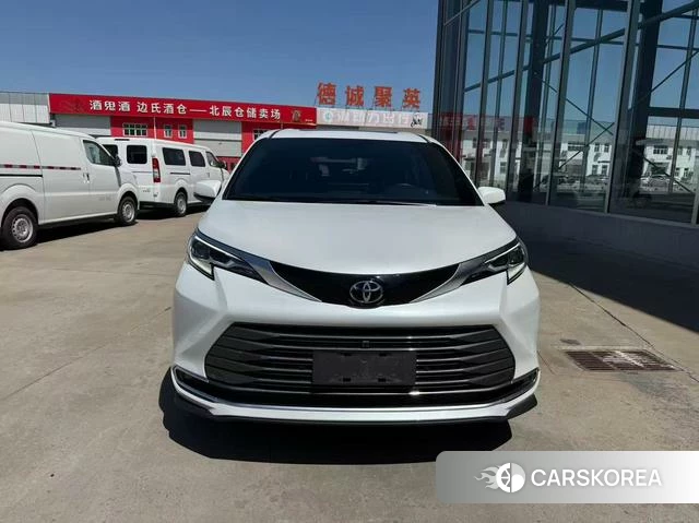 Toyota Saina 2024 Белый из Китая, фото 4