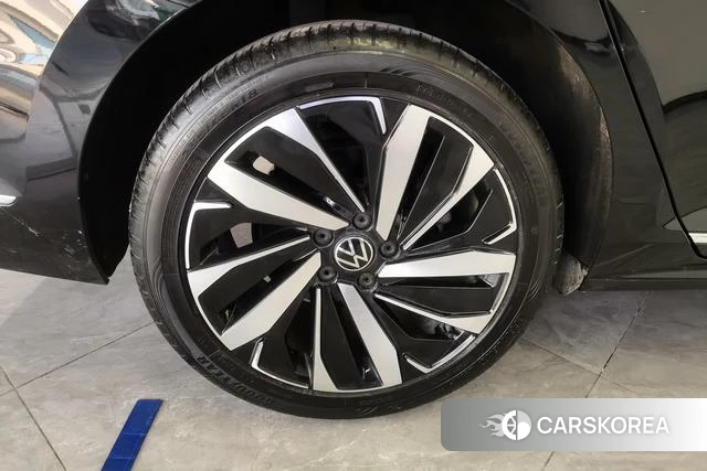 Volkswagen Passat id 4182718 из Китая 11