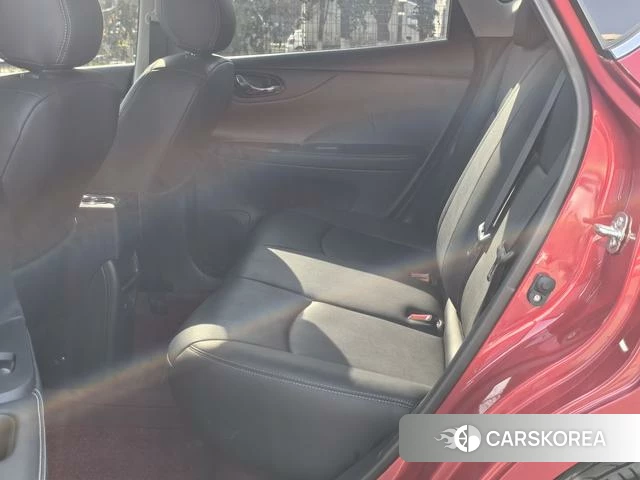 Nissan TIIDA 2025 Красный из Китая, фото 6