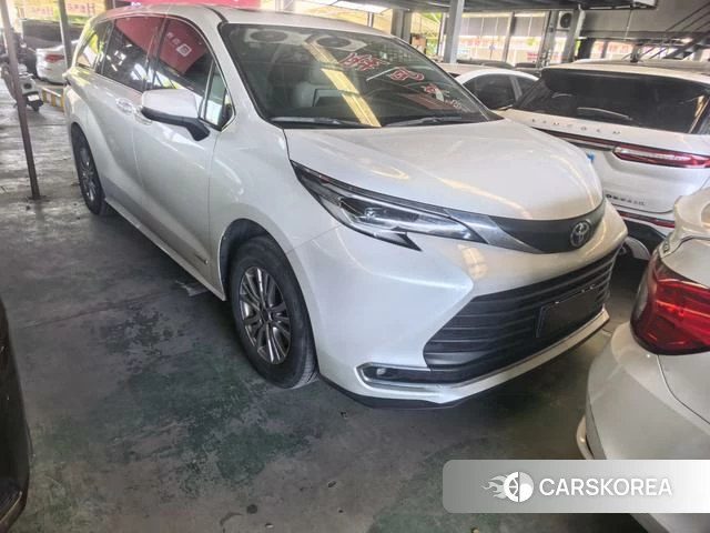 Toyota Saina 2022 Белый из Китая, фото 6