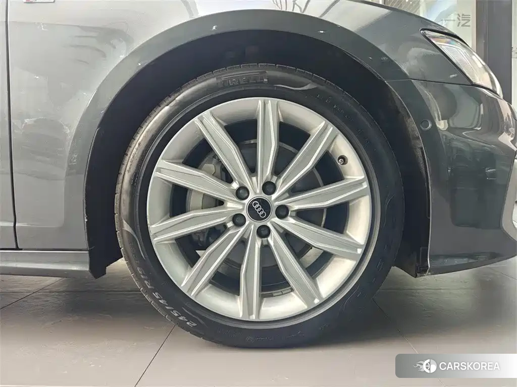 Audi A6L id 4644469 из Китая 10