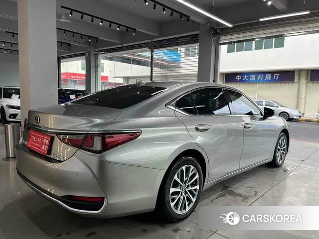 Lexus ES 2022 Серебристо-серый из Китая, фото 4