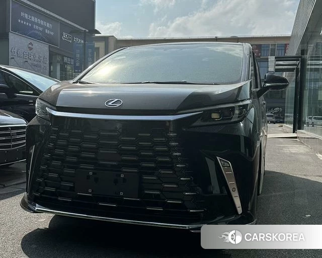 Lexus LM id 4273846 из Китая 8