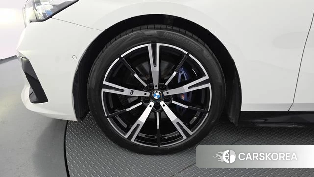BMW 5 Series (G60) id 4639935 из Кореи 27