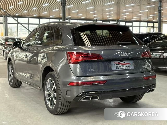 Audi Q5L 2024 Темно-серый из Китая, фото 4