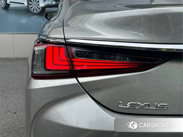 Lexus ES id 4291526 из Китая 14