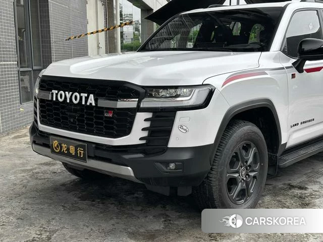 Toyota Land Cruiser (imported) 2025 Белый из Китая, фото 4