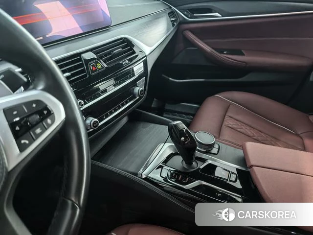 BMW 5 series 2021 Черный из Китая, фото 4