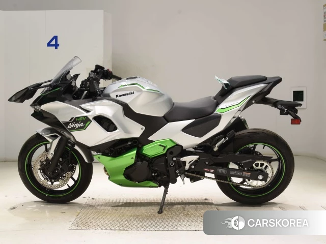 Проданный Kawasaki NINJA 7 HYBRID 2025 из Японии