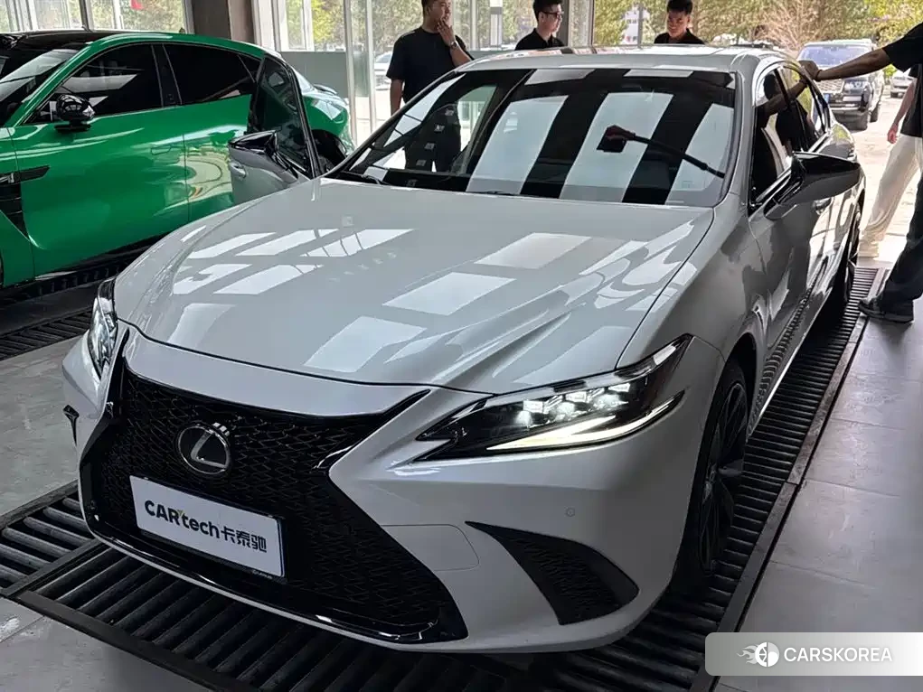 Lexus ES 2024 Белый из Китая, фото 4