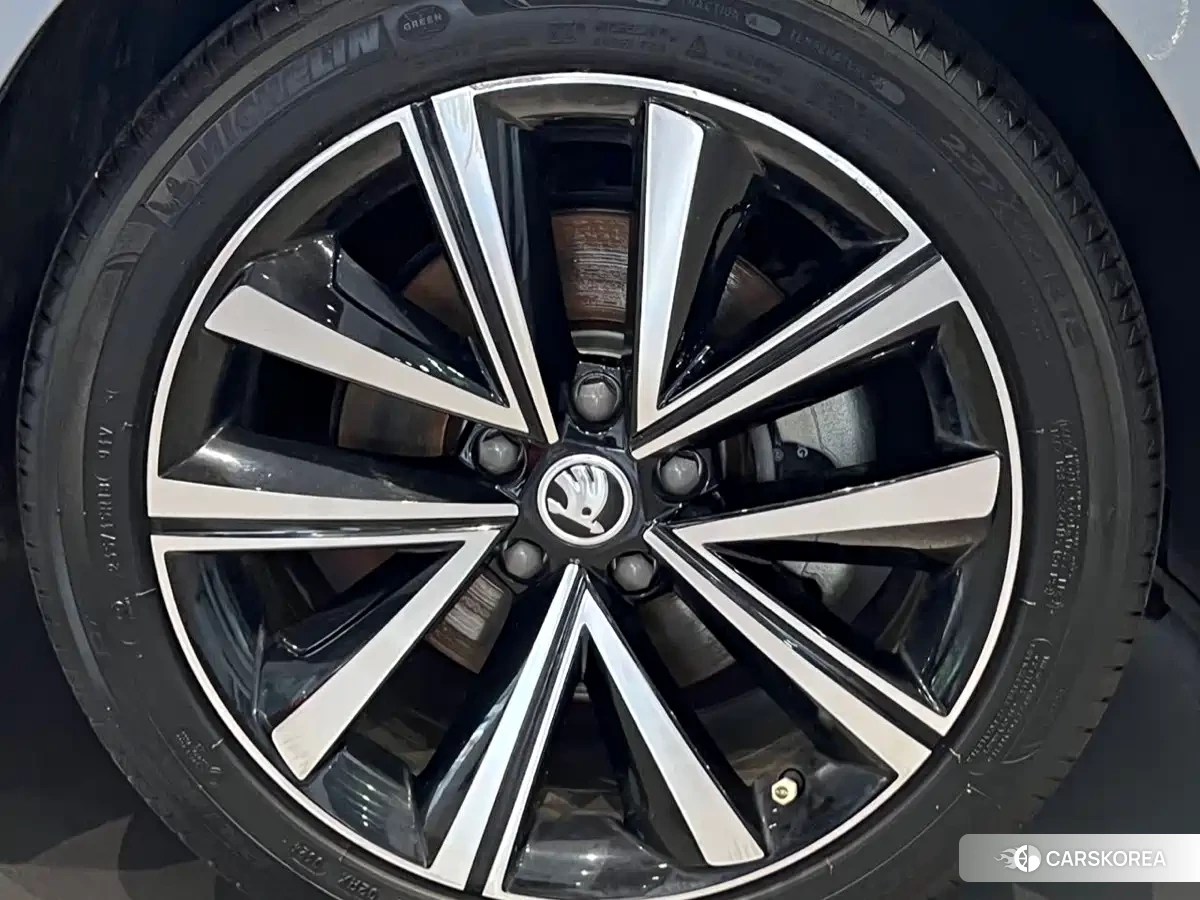 Skoda Superb id 4589322 из Китая 15