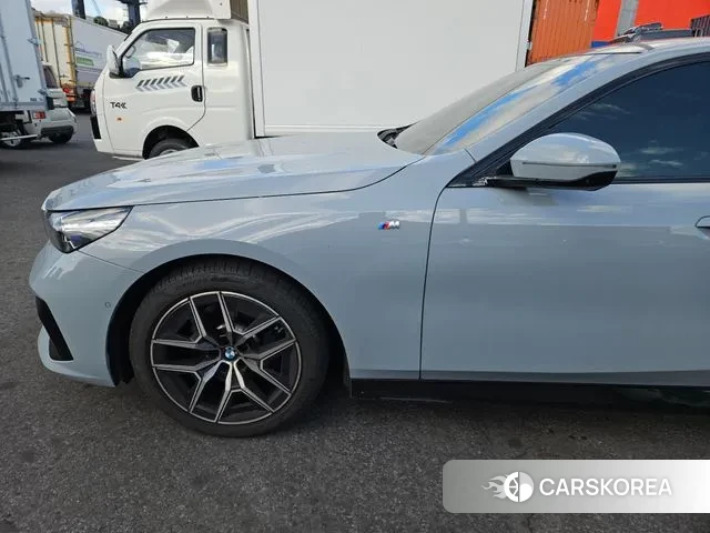 BMW 5 Series (G60) 2025 Серый из Кореи, фото 6