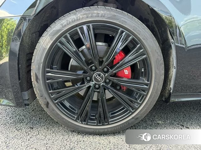 Audi A6L id 4278976 из Китая 9