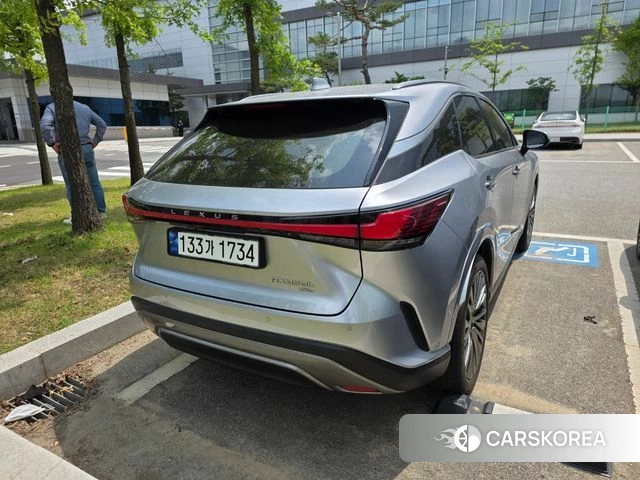 Lexus RX350h 5th generation 2023 Серебристо-серый из Кореи, фото 6
