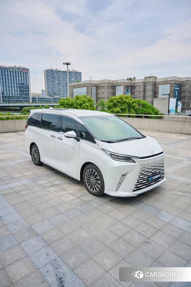 Lexus LM id 4290837 из Китая 14
