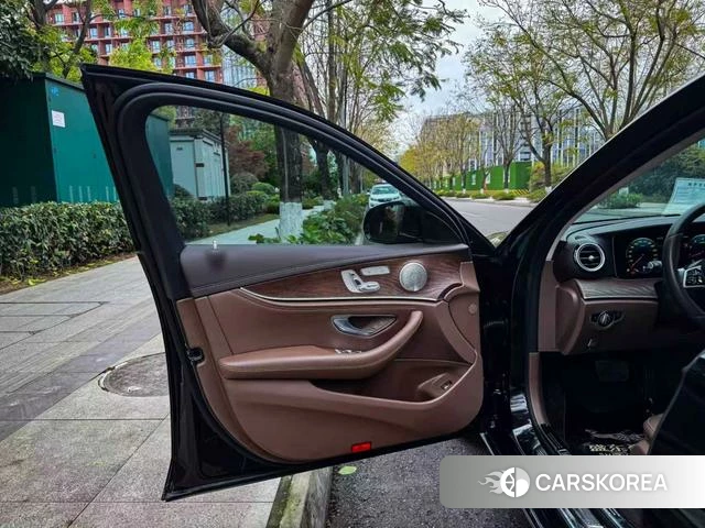 Mercedes-Benz E-class id 4277810 из Китая 16