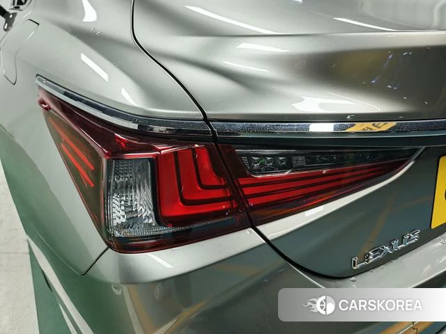 Lexus ES id 4208587 из Китая 14