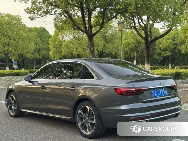 Audi A4L 2021 Темно-серый из Китая, фото 4