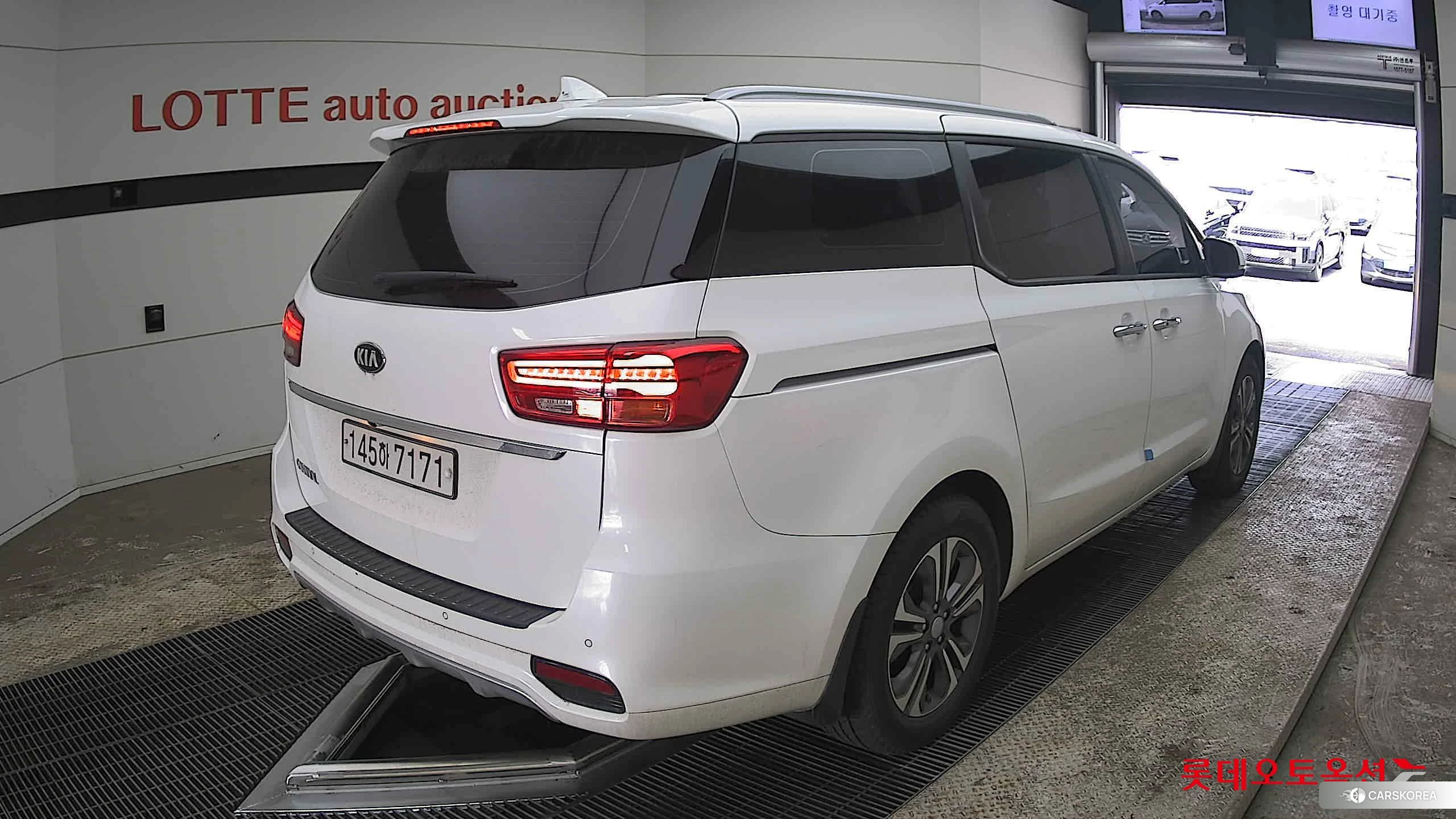 Kia Carnival id 3875740 из Кореи 32