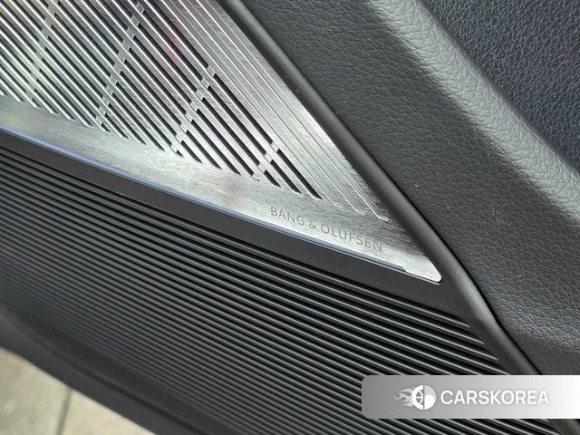 Audi Q8 2023 Черный из Китая, фото 4