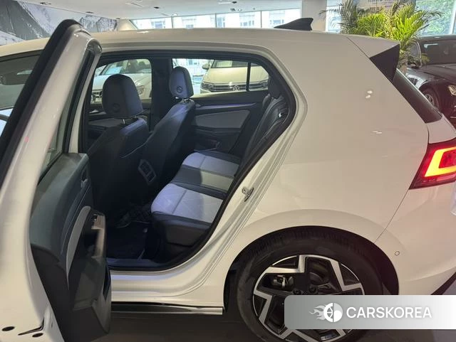 Volkswagen Golf 2025 Белый из Китая, фото 4