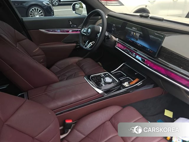 BMW 7 Series (G70) 2025 Белый из Кореи, фото 4