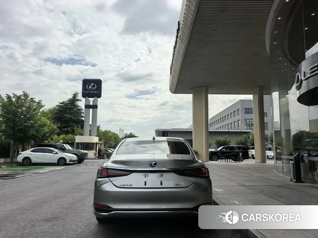 Lexus ES id 4297687 из Китая 11